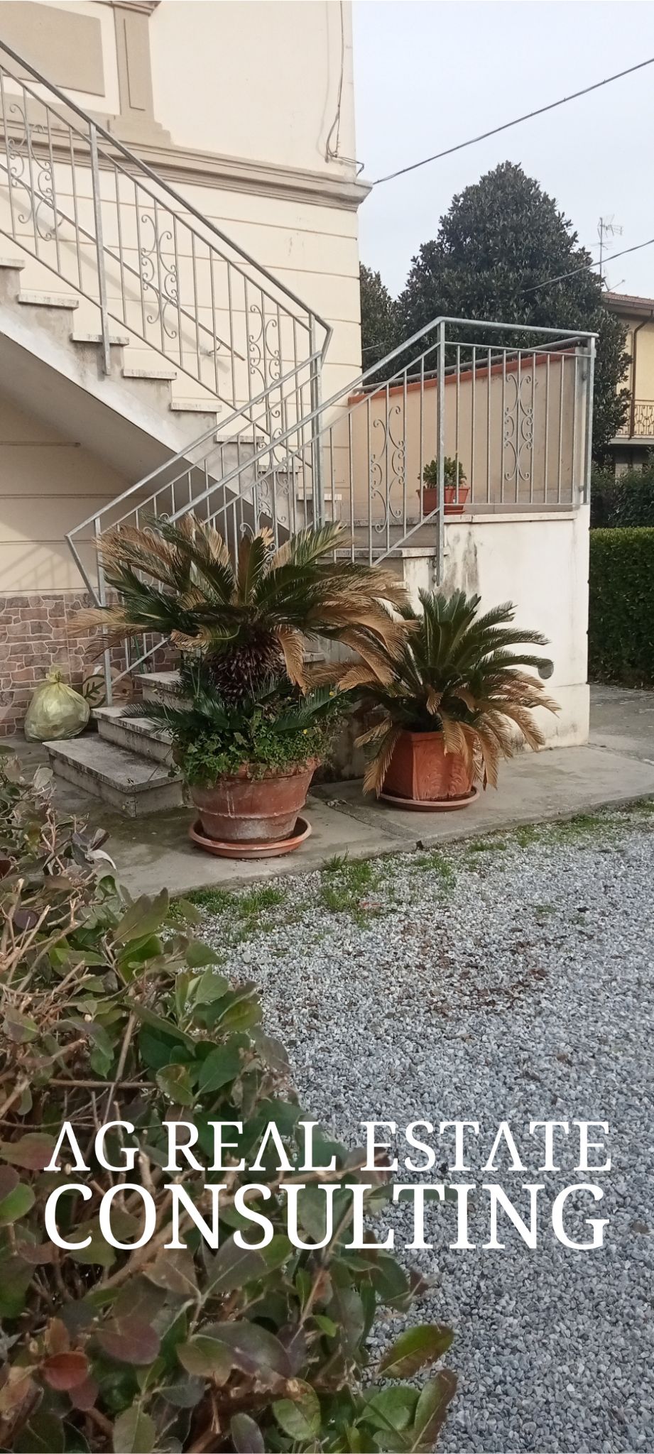 APPARTAMENTO IN VILLA DUPLEX CON GIARDINO E POSTI AUTO