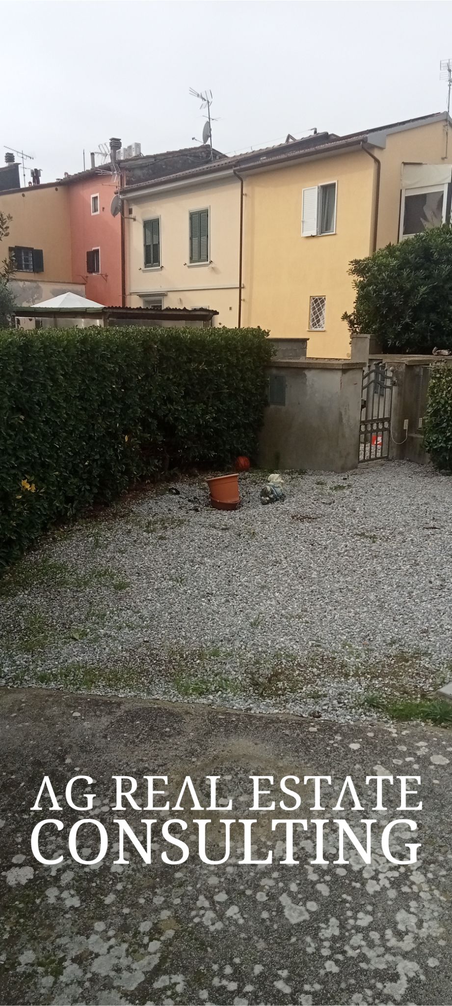APPARTAMENTO IN VILLA DUPLEX CON GIARDINO E POSTI AUTO