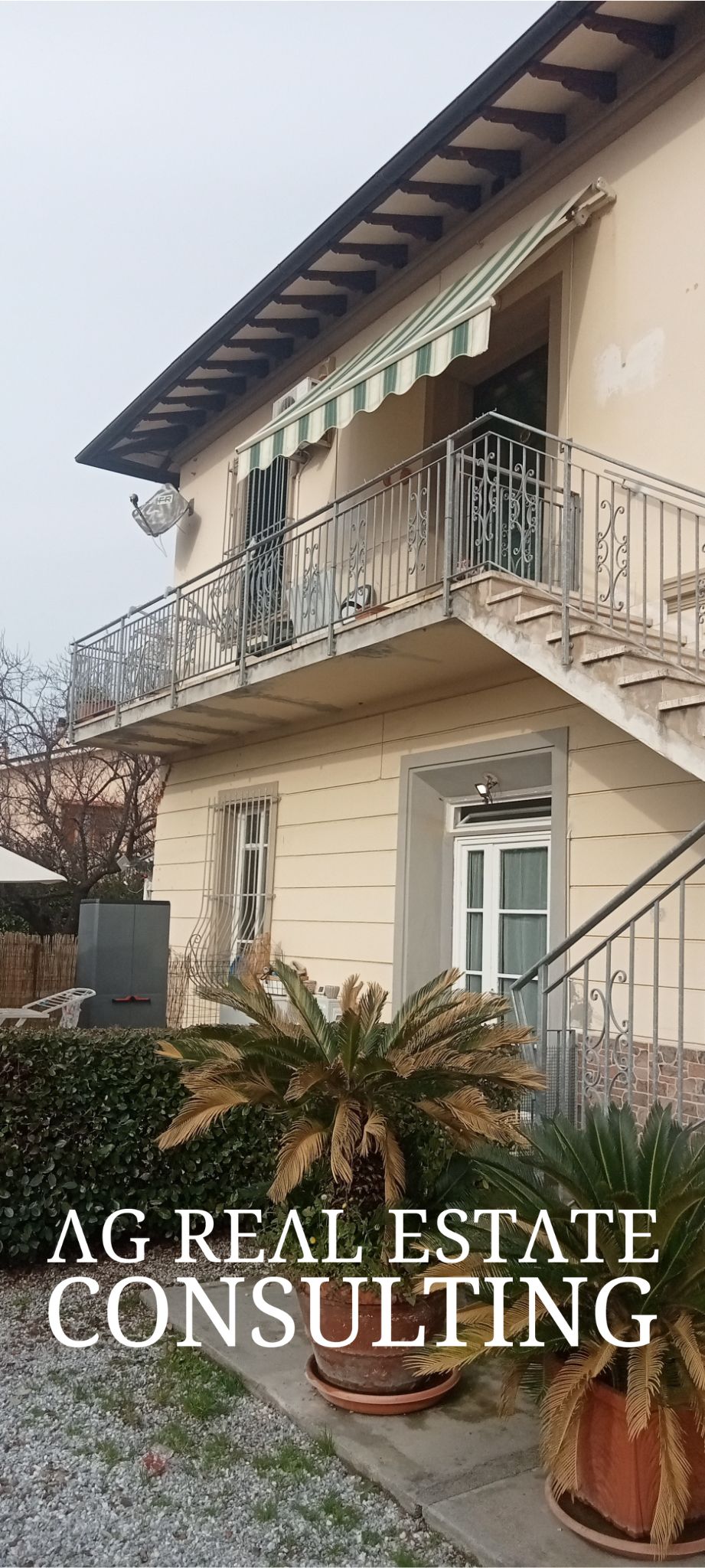 APPARTAMENTO IN VILLA DUPLEX CON GIARDINO E POSTI AUTO