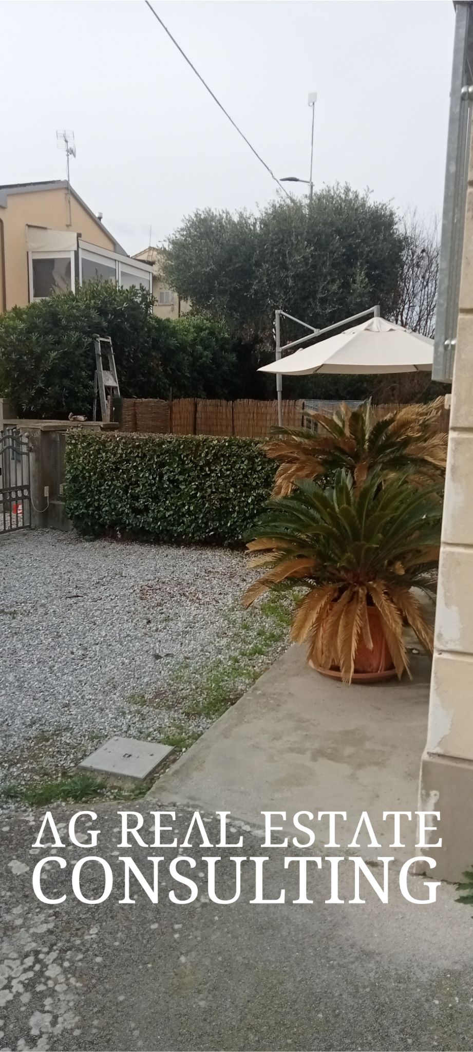 APPARTAMENTO IN VILLA DUPLEX CON GIARDINO E POSTI AUTO