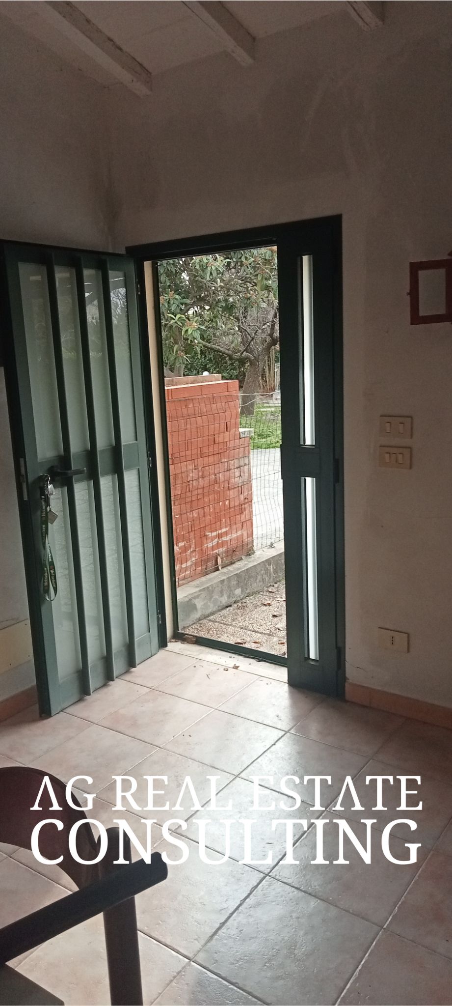 APPARTAMENTO IN VILLA DUPLEX CON GIARDINO E POSTI AUTO