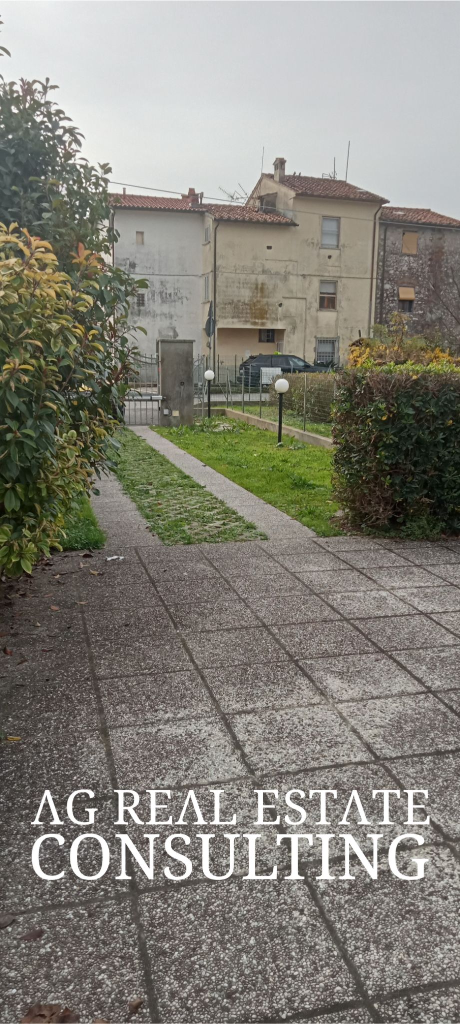 APPARTAMENTO IN VILLA DUPLEX CON GIARDINO E POSTI AUTO