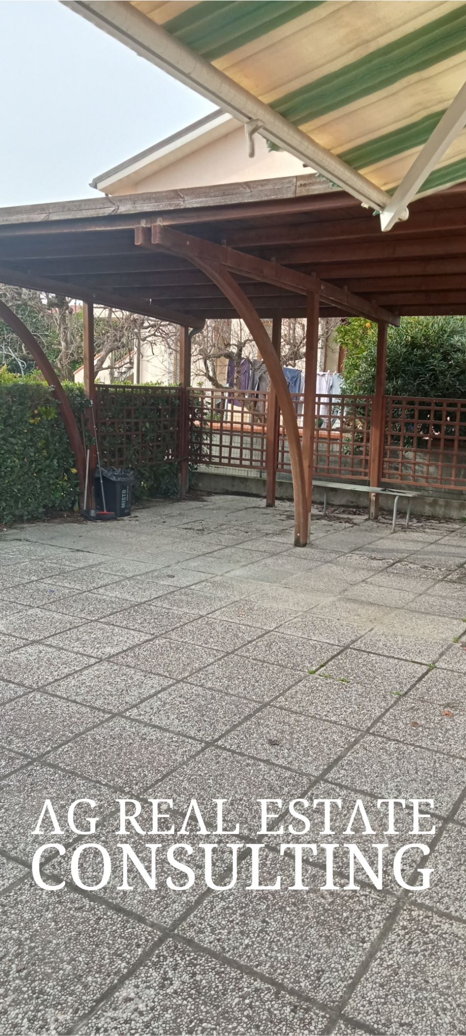 APPARTAMENTO IN VILLA DUPLEX CON GIARDINO E POSTI AUTO