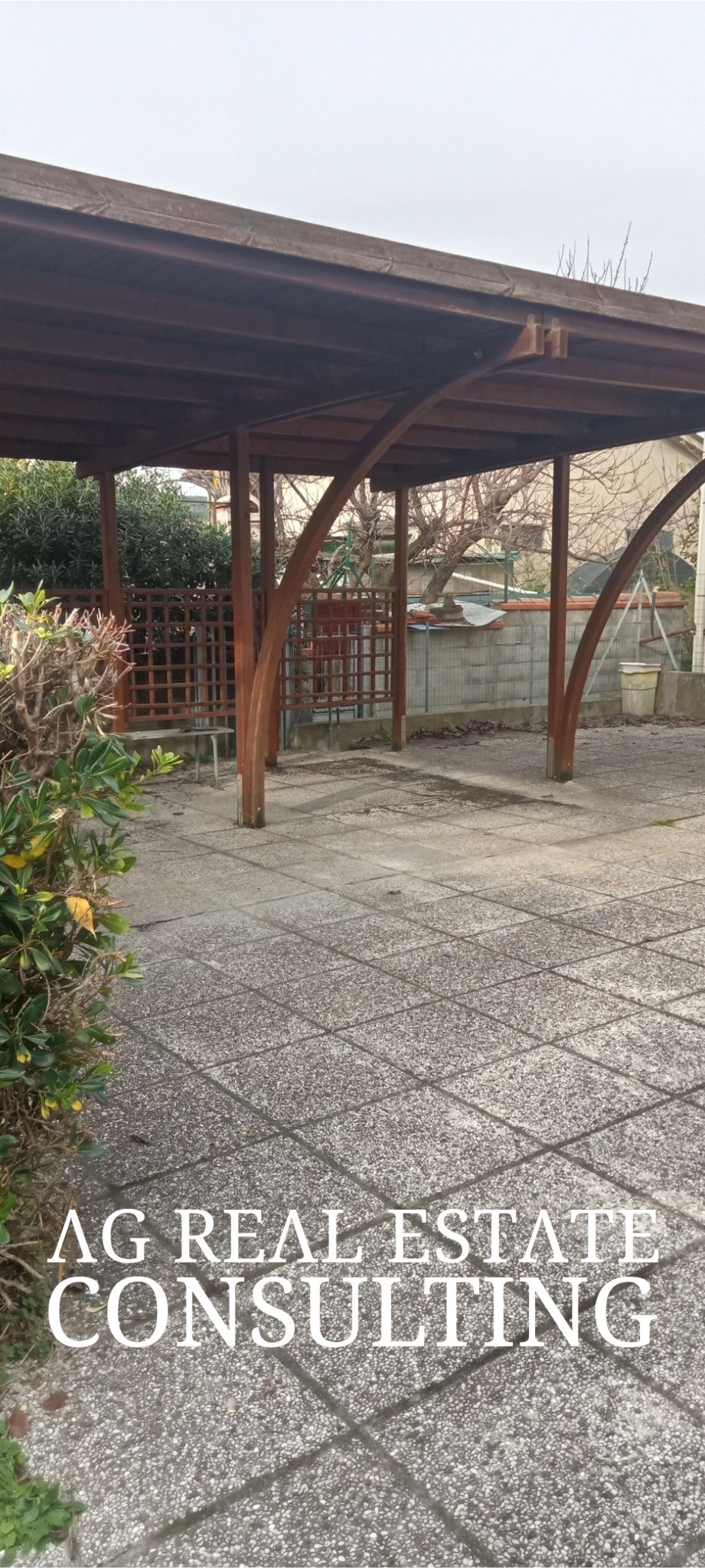 APPARTAMENTO IN VILLA DUPLEX CON GIARDINO E POSTI AUTO