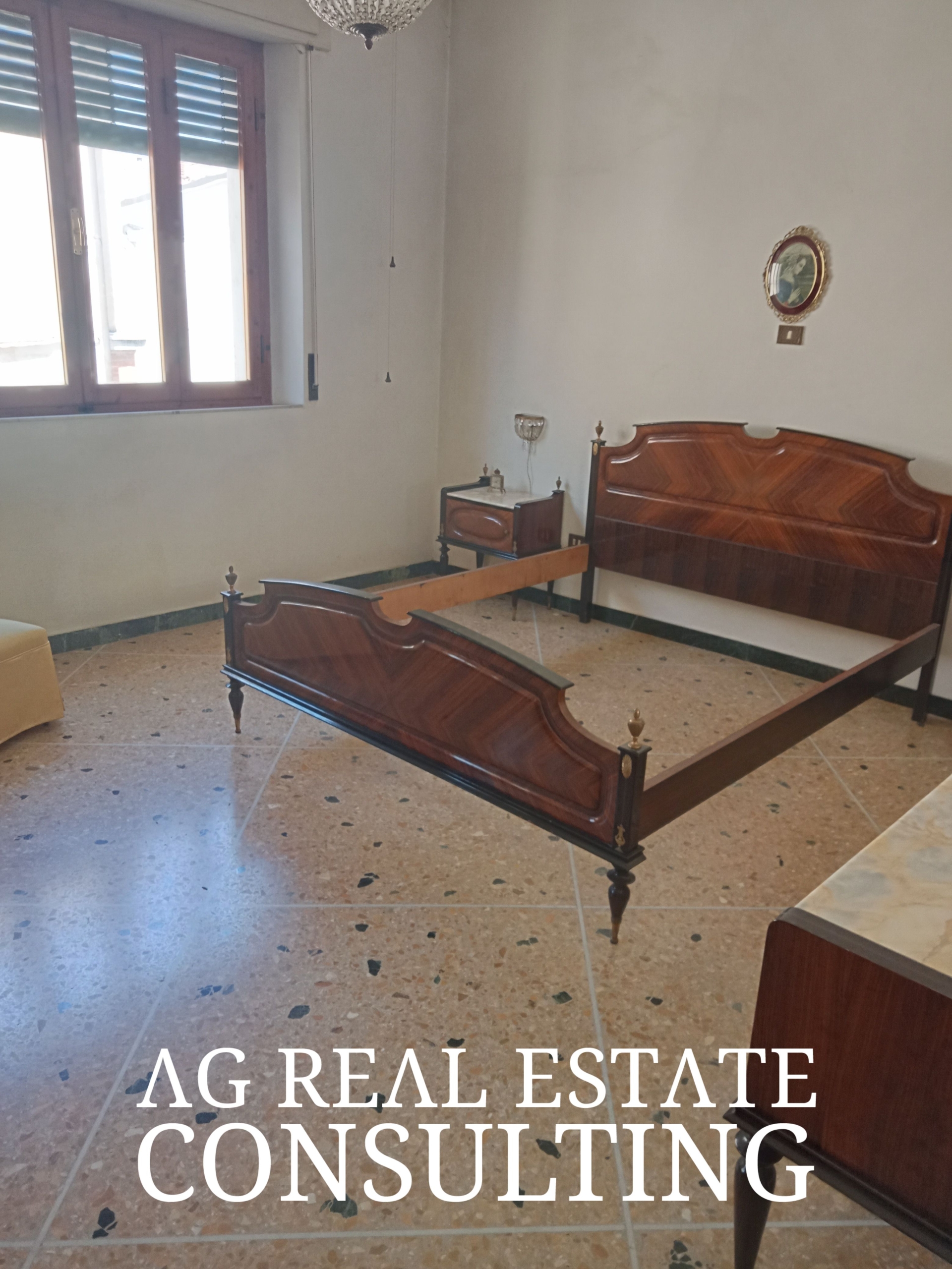 CASA INDIPENDENTE CON RESEDE E GARAGE