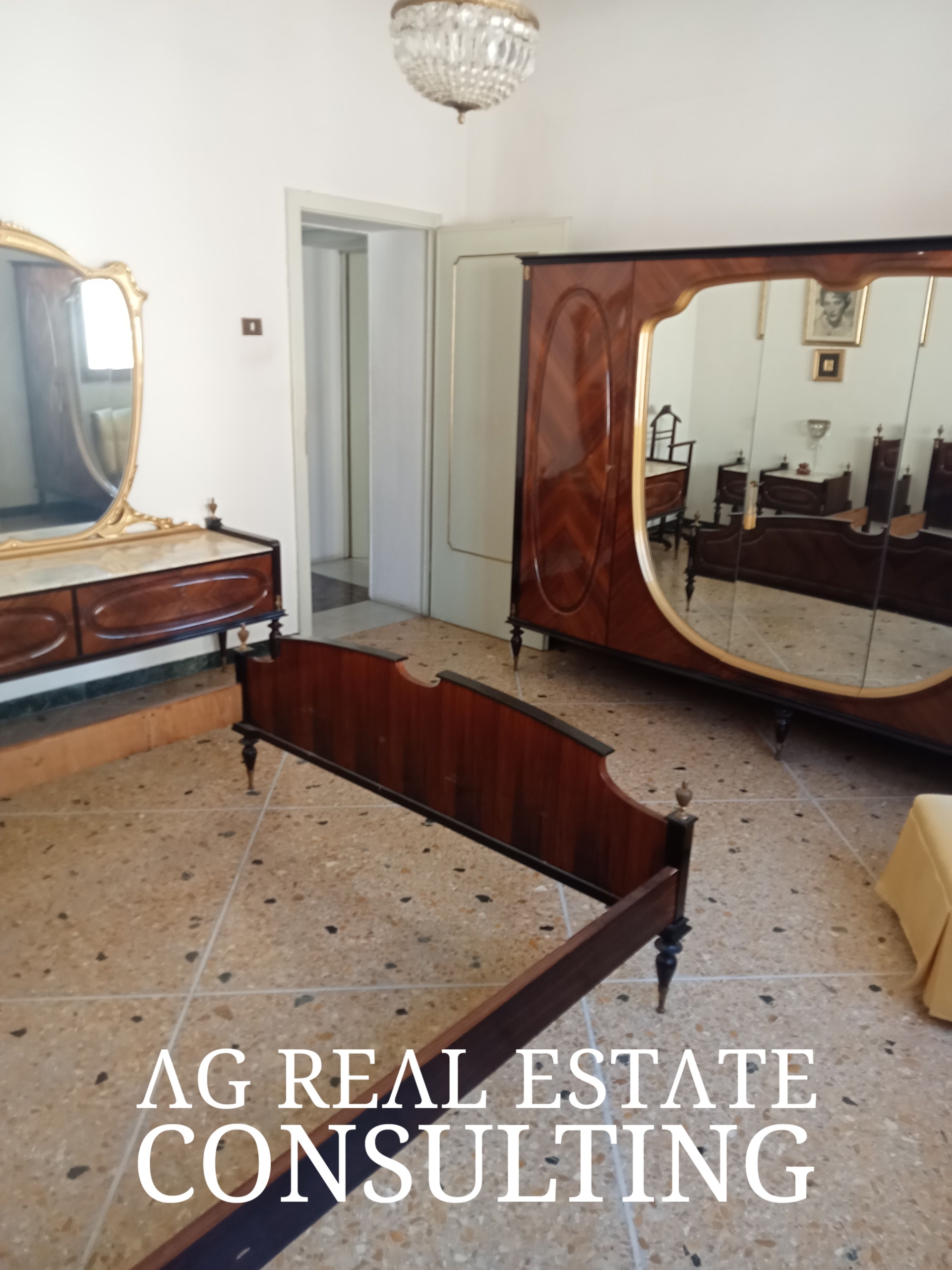 CASA INDIPENDENTE CON RESEDE E GARAGE