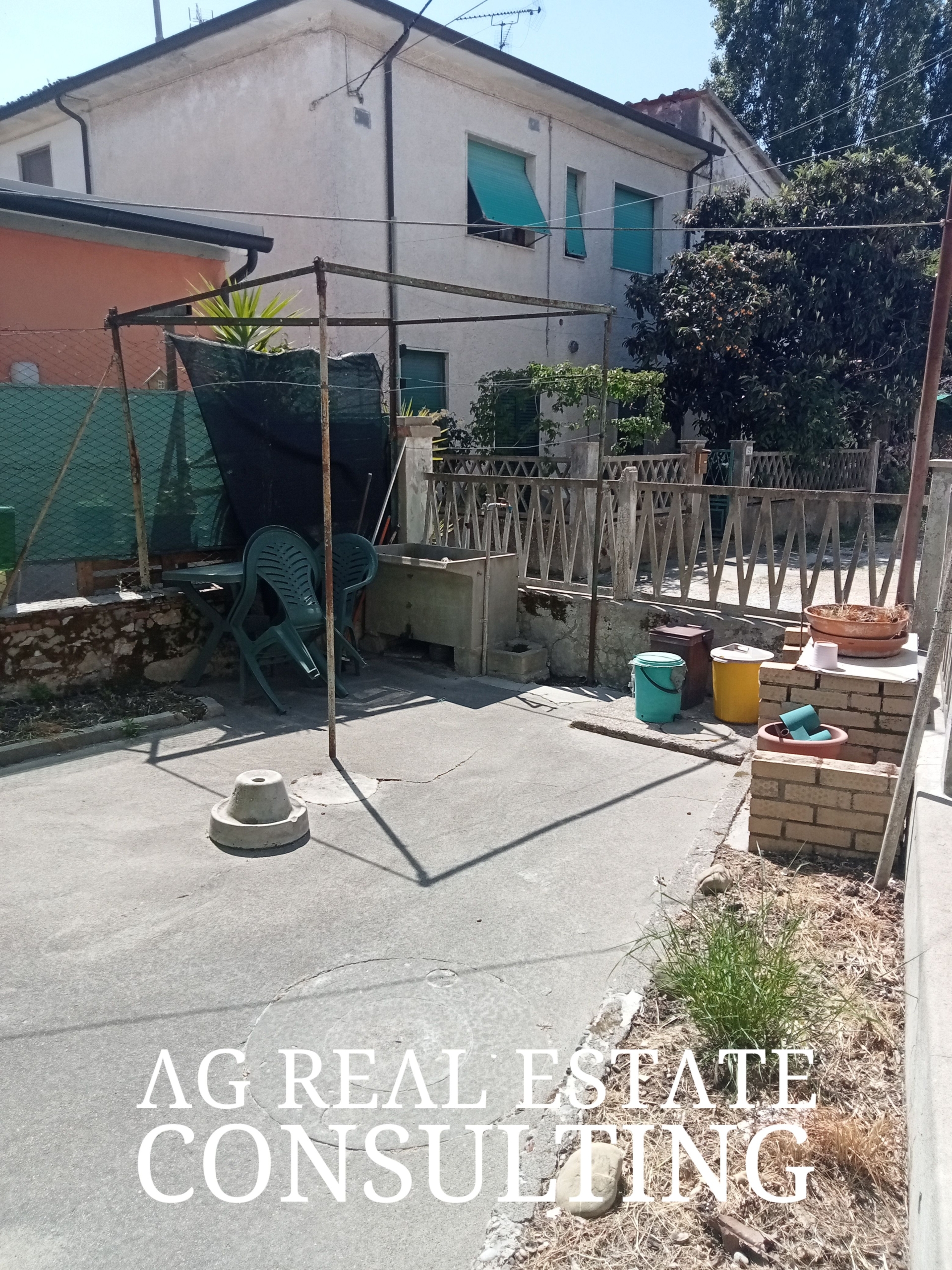 CASA INDIPENDENTE CON RESEDE E GARAGE